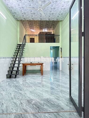 Cho thuê nhà 120m2 sân rộng gần MPTV