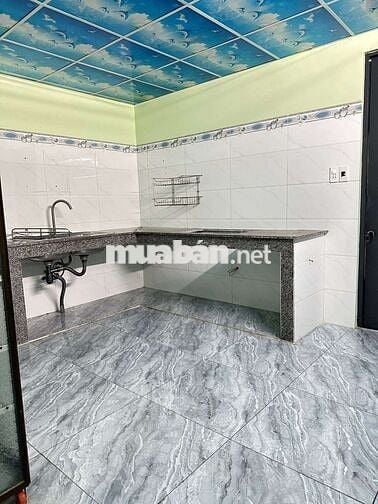 Cho thuê nhà 120m2 sân rộng gần MPTV
