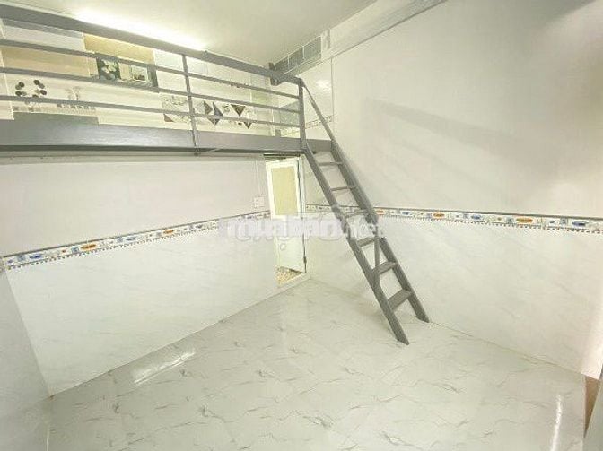 SẴN 2 PHÒNG DUPLEX NGAY CỔNG SAU VĂN LANG 