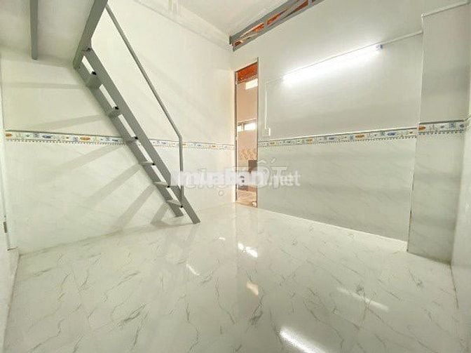 SẴN 2 PHÒNG DUPLEX NGAY CỔNG SAU VĂN LANG 