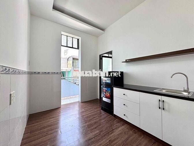 1 PHÒNG NGỦ BAN CÔNG CỬA SỔ NGAY NGÃ 7 LÝ THÁI TỔ MỚI 100%