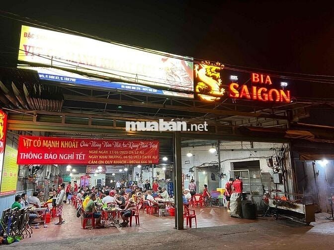 tuyển phục vụ quán ăn bao ăn ở tại quán