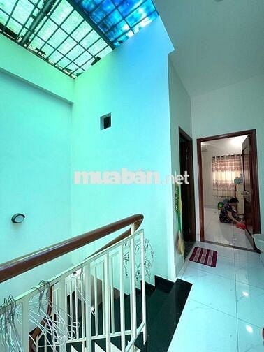 5,5 tỷ ,3 tầng ,4PN,HẺM XE HƠI VÀO NHÀ,SỔ HỒNG CHINBS CHỦ
