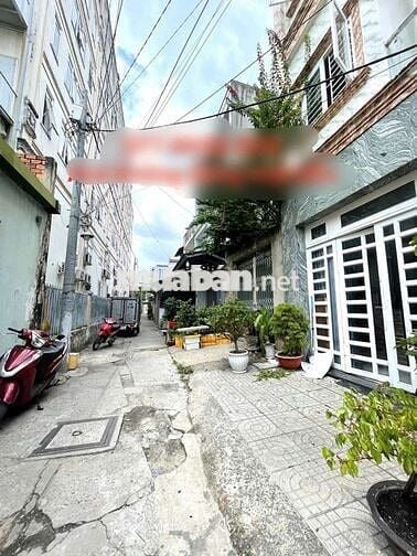5,5 tỷ ,3 tầng ,4PN,HẺM XE HƠI VÀO NHÀ,SỔ HỒNG CHINBS CHỦ