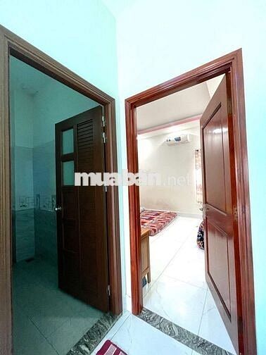 5,5 tỷ ,3 tầng ,4PN,HẺM XE HƠI VÀO NHÀ,SỔ HỒNG CHINBS CHỦ