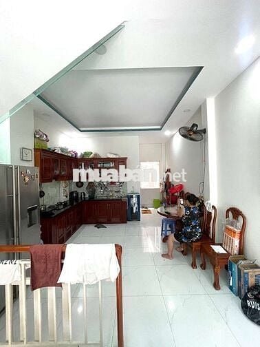 5,5 tỷ ,3 tầng ,4PN,HẺM XE HƠI VÀO NHÀ,SỔ HỒNG CHINBS CHỦ