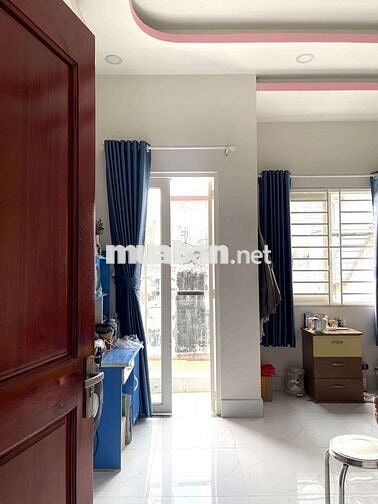 5,5 tỷ ,3 tầng ,4PN,HẺM XE HƠI VÀO NHÀ,SỔ HỒNG CHINBS CHỦ