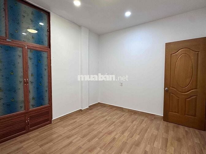 Cho Thuê Nhà Nguyên Căn Lò Siêu Quận 11. Nhà Mới Rộng Thoáng 12 Tr/th
