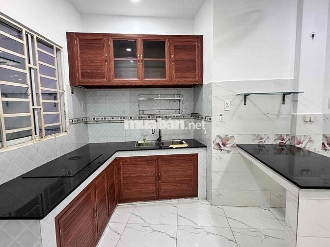 Cho Thuê Nhà Nguyên Căn Lò Siêu Quận 11. Nhà Mới Rộng Thoáng 12 Tr/th