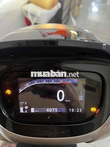 Honda SHVN 125i ABS 2026 Xám titan 4000 km