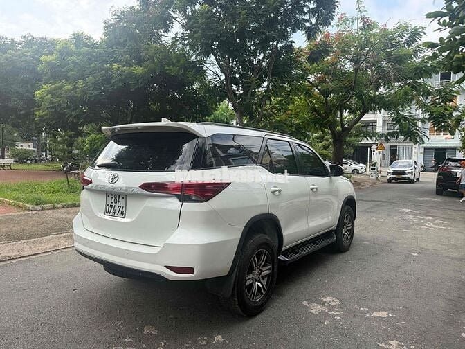 Toyota Fortuner MT 2017 Máy dầu Số sàn Trắng