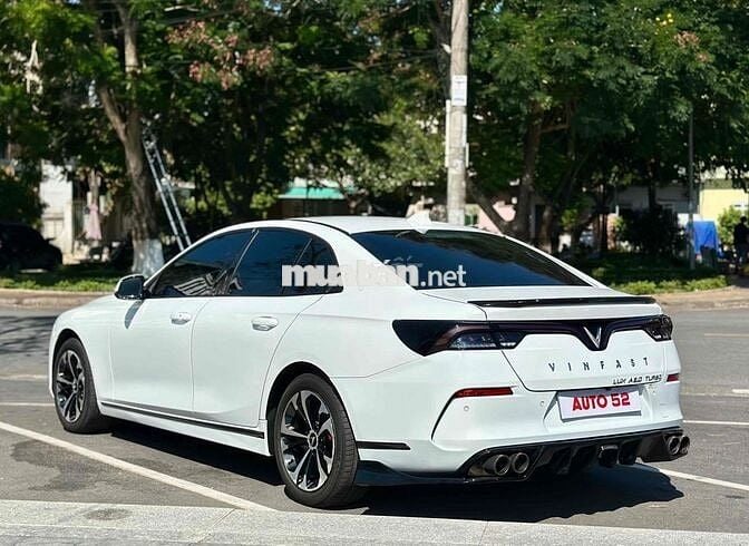 VinFast Lux A Base 2022 Trắng 60000 km