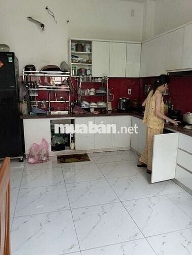 nhà trệt 3 lầu 5 phòng ngủ đường lớn 