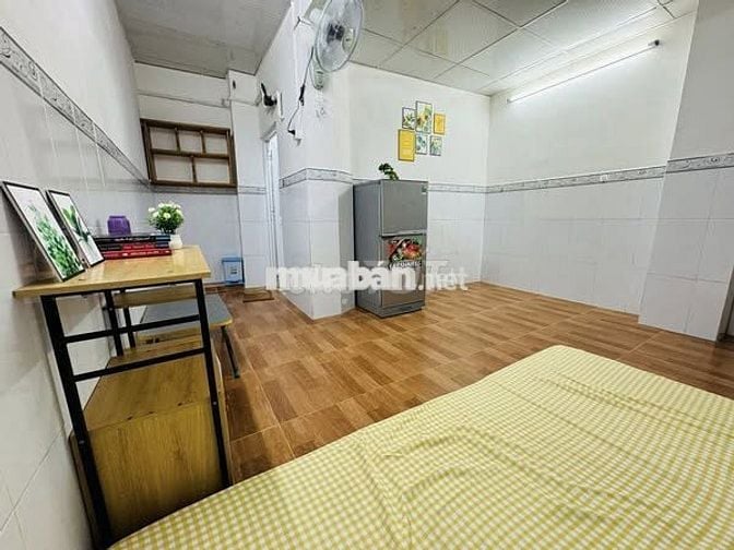Phòng đẹp 20m2 đủ NT ngay ĐH Văn Hiến 517 Kênh Tân Hóa Q. Tân Phú.