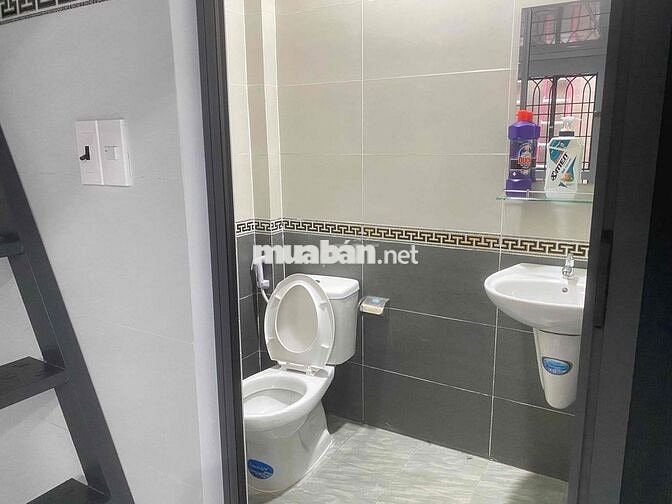 Cho thuê nhà trọ 25m2, gác lửng, cổng riêng