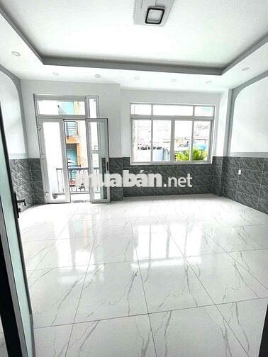 BÁN NHÀ NGÃ TƯ BỐN XÃ -76m2-3 Phòng Ngủ-Hoàn Công-Đường Xe Hơi 5 Mét