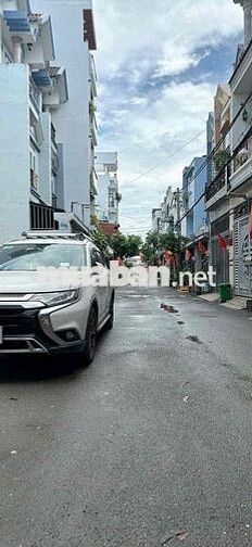 nhà nguyên căn xe hơi ngủ trong nhà