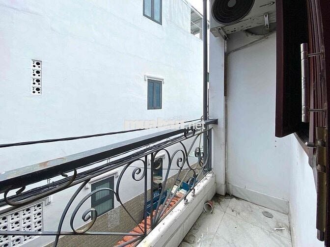 STUDIO 3,7 TRIỆU CÓ BAN CÔNG ĐI BỘ QUA VĂN LANG