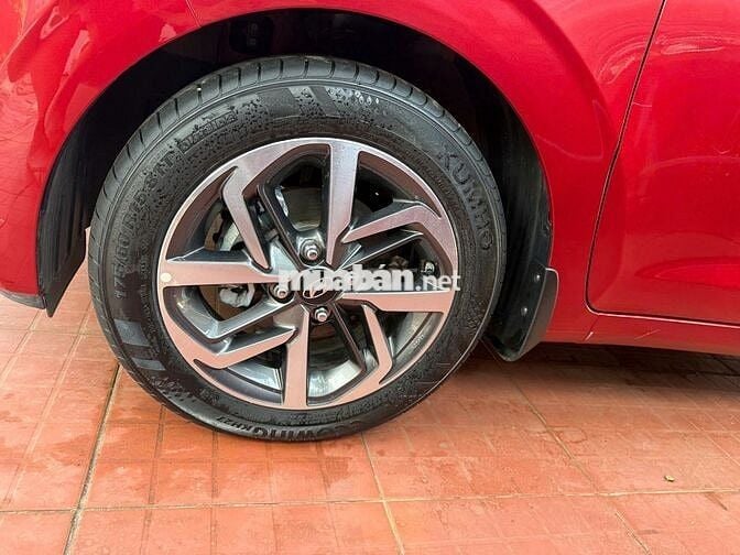 Hyundai i10 Hackback 2024 Tự động Đỏ 8000km
