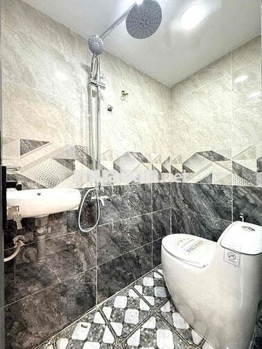 Gởi phí 2%..Chính chủ bán nhà đẹp xây kiên cố..Hẻm 3m,nhiều tiện ích..
