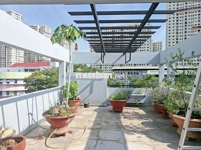 Cùng tầm tiền 15 tỷ, căn này sở hữu tới 110m2 đất tại Quận 7, đg 20m