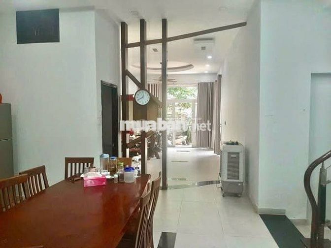 cho thuê biêt thự đường lê văn lương , xã phước kiển A ,huyện nhà bè 