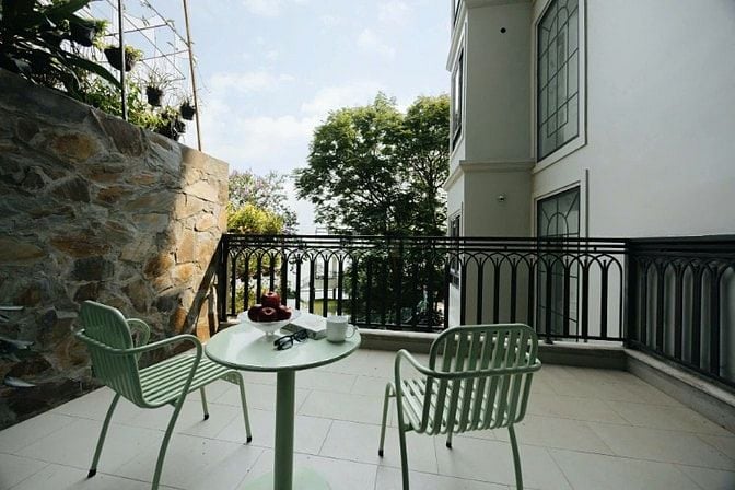 Bán 2 nhà cạnh nhau, 1 nhà 6 tầng, 1 nhà 8 tầng mặt phố Yên Hoa-Tây Hồ