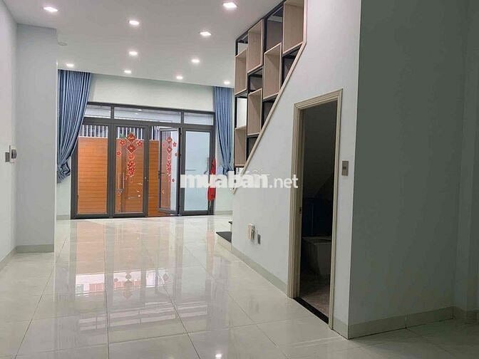 nhà 2 phòng ngủ 2 nhà vệ sinh trong khu dân cư hồng long