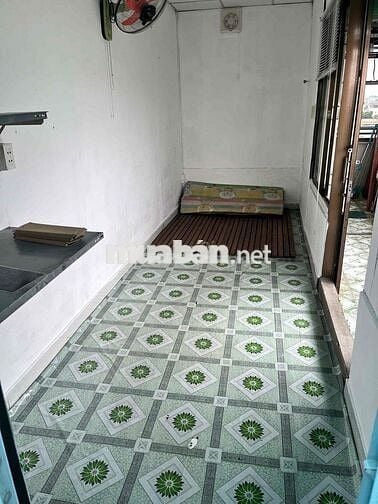 Phòng trống toilet riêng có ban công giờ giấc tự do