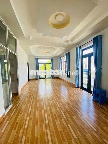 Nhà 2 lầu 8x16m trục chính KDC Công Trình 8