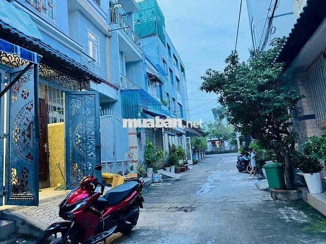 NHÀ 2 LẦU_ 1/ TL37 _CÓ 3PN _GIÁ 8 TRIỆU_HẺM XE HƠI
