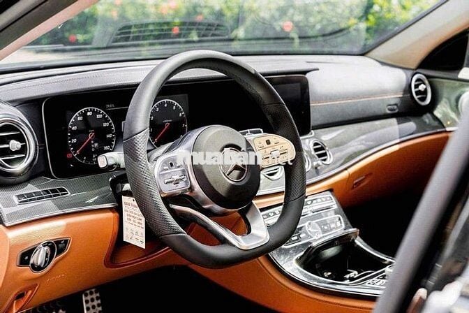 Mercedes E300 AMG 2019 Đen/ nt nâu 32000 mls đẹp
