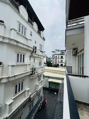 Nhà bán khu nhà ở cao cấp , công viên trước nhà!