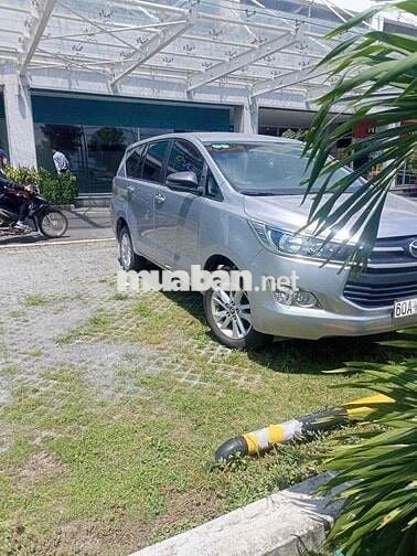Toyota Innova 2017 Bạc 8 chỗ
