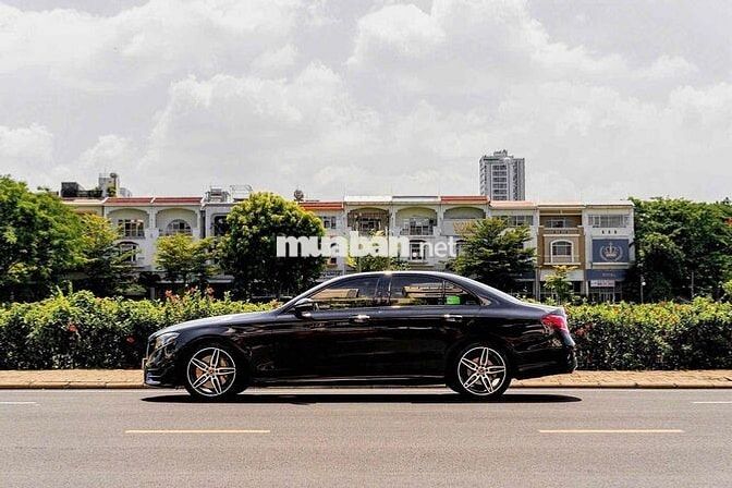 Mercedes E300 AMG 2019 Đen/ nt nâu 32000 mls đẹp