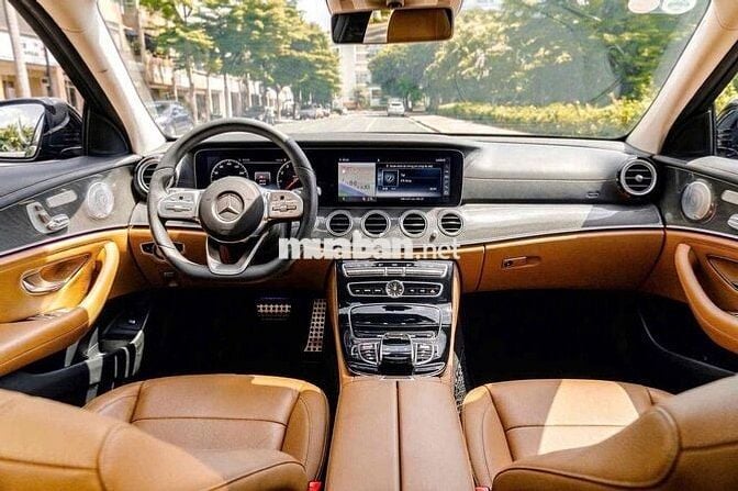 Mercedes E300 AMG 2019 Đen/ nt nâu 32000 mls đẹp