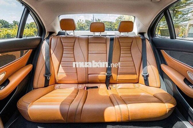 Mercedes E300 AMG 2019 Đen/ nt nâu 32000 mls đẹp
