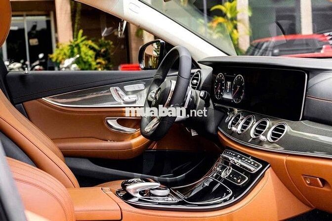 Mercedes E300 AMG 2019 Đen/ nt nâu 32000 mls đẹp