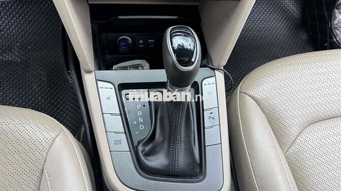 Hyundai Elantra 2.0 AT 2018 Vàng cát