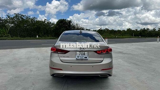Hyundai Elantra 2.0 AT 2018 Vàng cát
