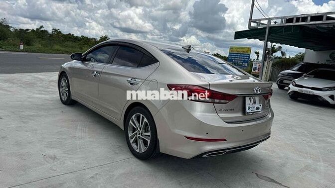 Hyundai Elantra 2.0 AT 2018 Vàng cát