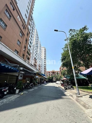 Bán căn hộ bàu Cát 2 Tân Bình, 2PN, 2WC, 52m2  lầu 1 , 2.7 tỉ có sổ
