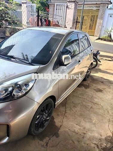 Kia Morning 5 chỗ màu Vàng cát