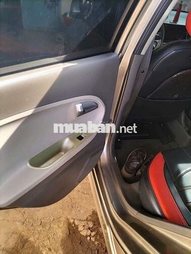 Kia Morning 5 chỗ màu Vàng cát