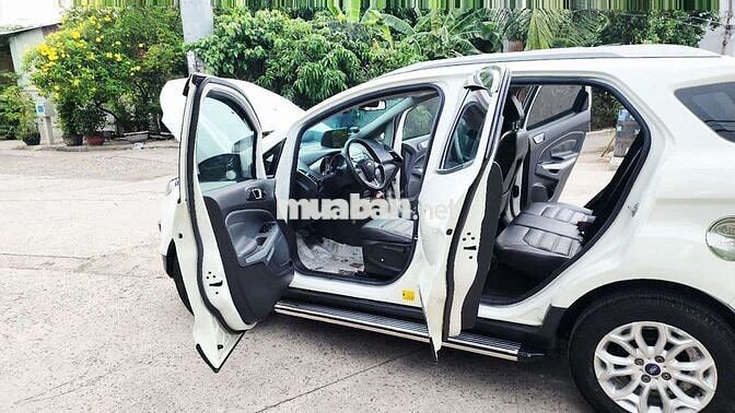 Ford EcoSport Titanium Trắng Số tự động