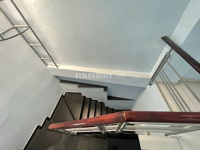 Bán nhà 2 lầu hẻm hơi đường 39 phường BTT Q2