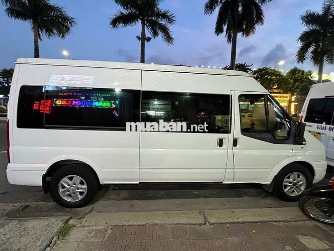 Ford Transit SVP 2019 16 chỗ Trắng