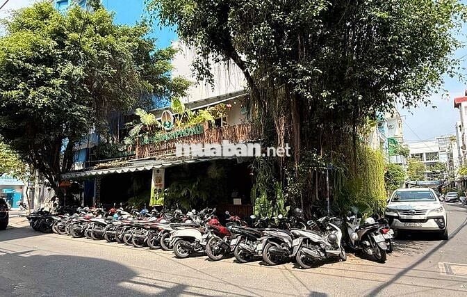TUYỂN NHÂN VIÊN PHỤC VỤ QUÁN CÀ PHÊ