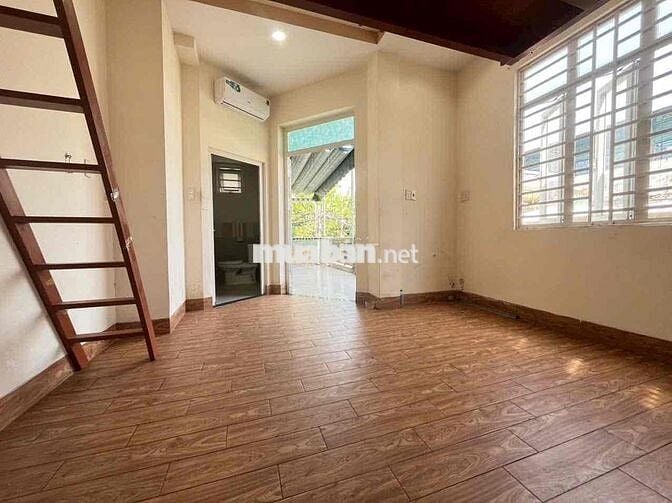 PHÒNG TRỌ CÓ GÁC BAN CÔNG RIÊNH TÁCH BẾP SẴN NỘI THẤT SIÊU RẺ