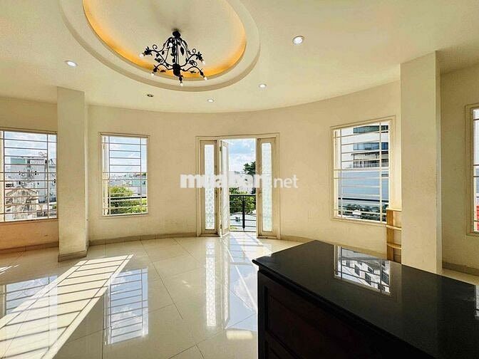 HIÊM CÓ CĂN HỘ BAN CÔNG 1PN 70m2 FULL TIỆN NGHI NGAY UNG VĂN KHIÊM 10T